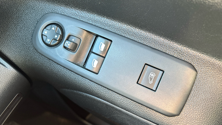 Peugeot Partner Long Diesel 850 1.5 BlueHDi 100 Professional Crew Van